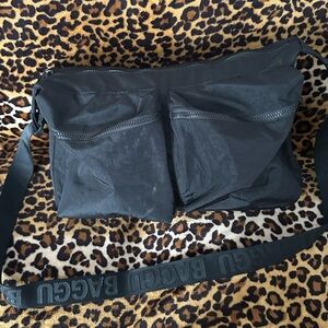 BAGGU Large Cargo Crossbody in Black